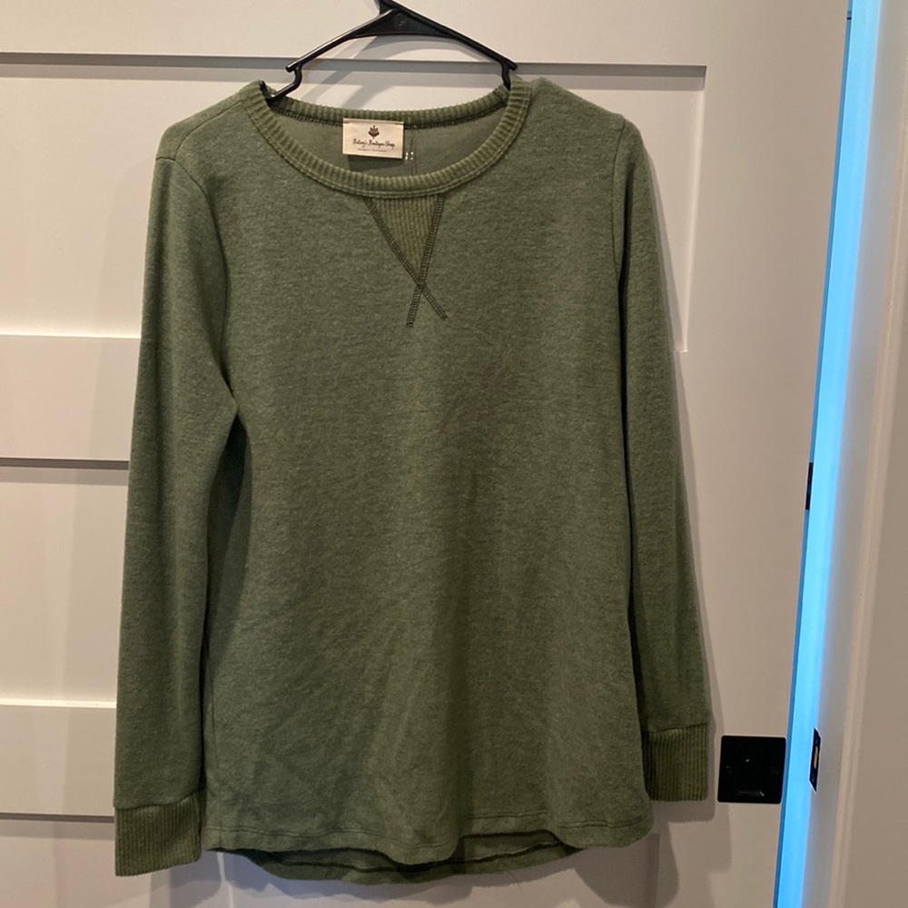 Women’s green sweater. Very soft material